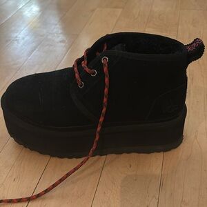 Ugg Neumel Heritage Platform Boots in Black, size 8